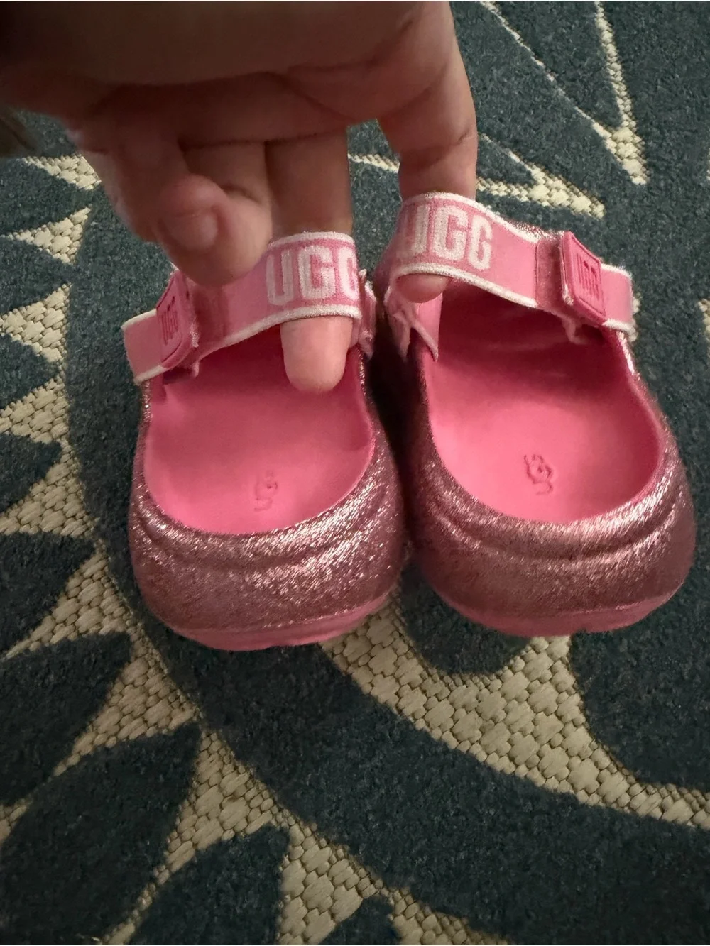 UGG shimmering pink